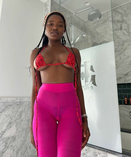 a desuwa__ pornographic model img