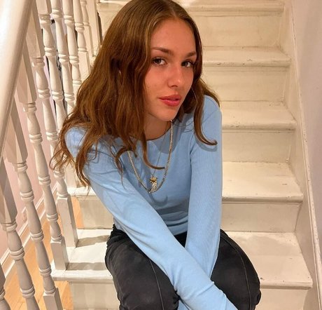 Eloise Webb model free pics