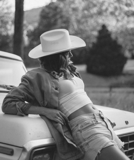 Sofie Rovenstine free model photos