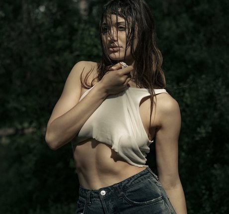 Shira Aizner art model img