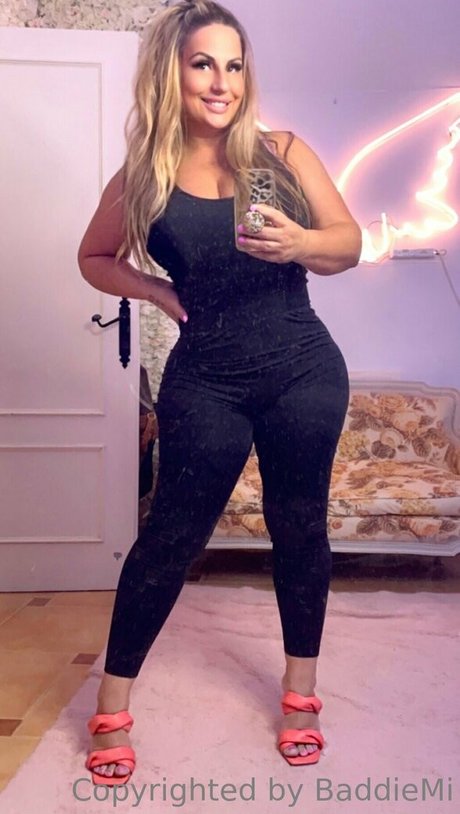 baddiemi Profile Pic