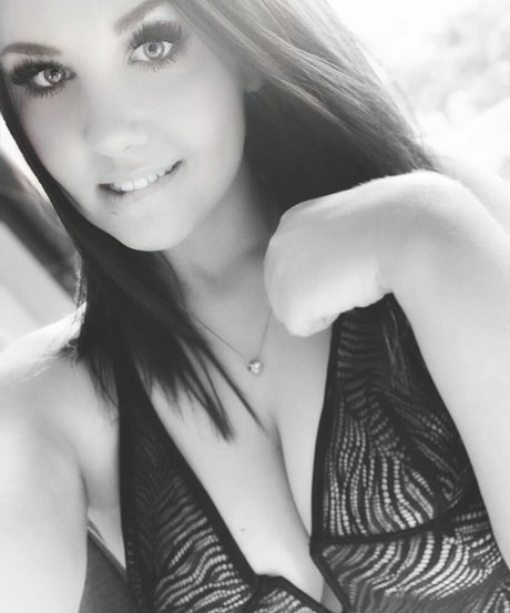 Jade Nicole hot actress pics