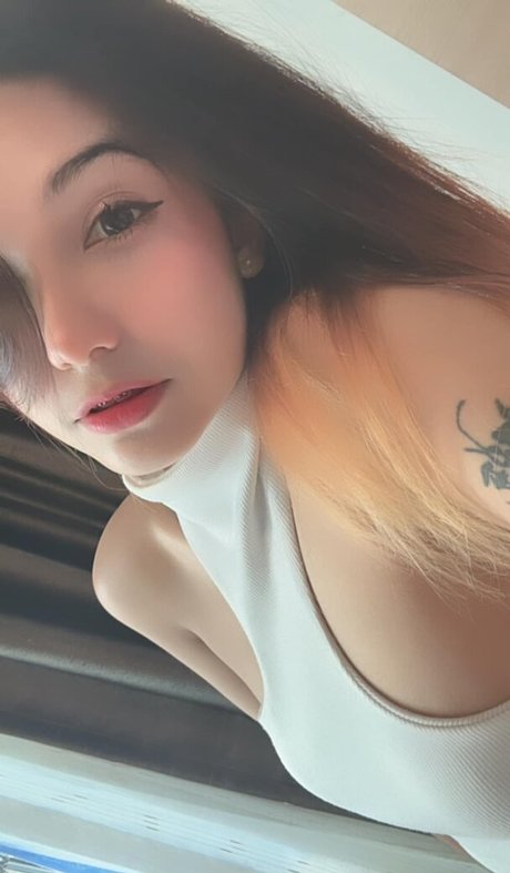 Yanna Davud model hot picture