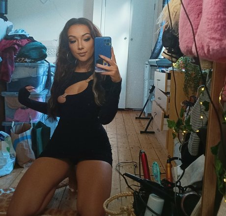 Emilynomates pornographic star photo