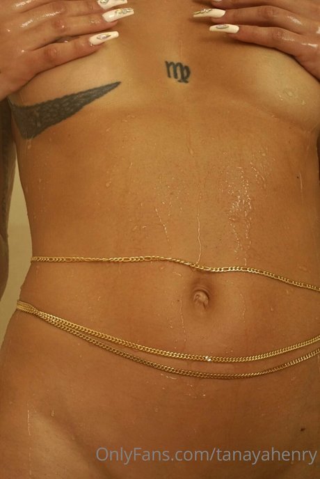 Tanaya Henry pretty model pic