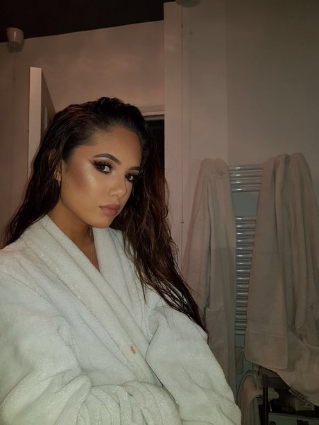 Saoirse Alicia Behzadi_ sexy pornstar pics