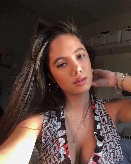 Saoirse Alicia Behzadi_ perfect actress images