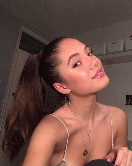 Saoirse Alicia Behzadi_ star perfect photos