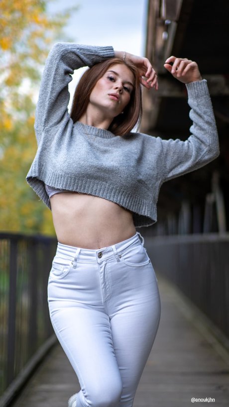 Anouk model perfect image