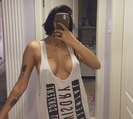 Egexbasoglu model sexy pics