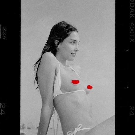 Zion Moreno model art pic