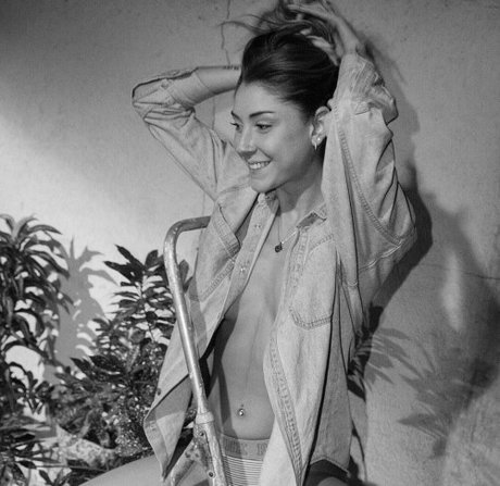 Miay Bar free model pic