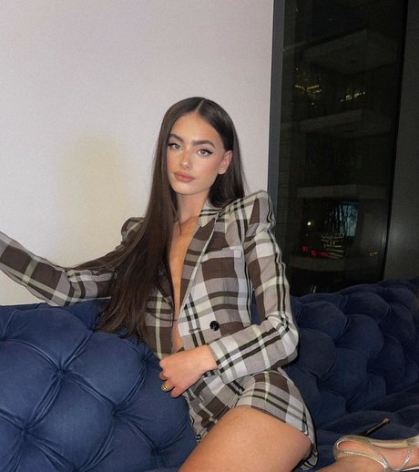 big tits midget onlyfans adult pic