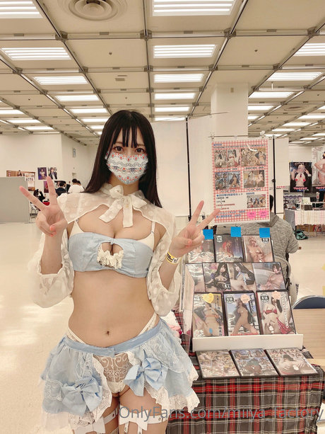 shaved onlyfans adult img