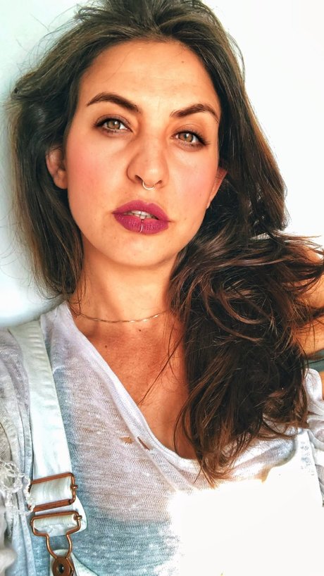 Plam V Hawly art pornstar pics