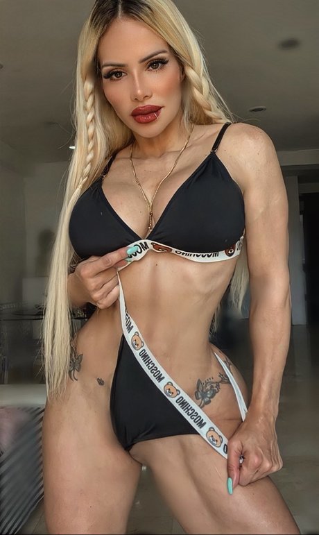 Deliza Rodriguez sexy model pic