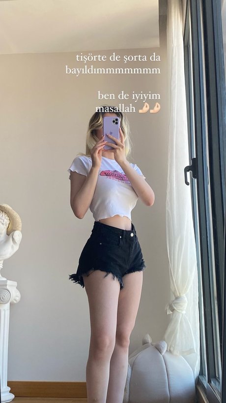 _Kardelen Oeztas nudes model pictures