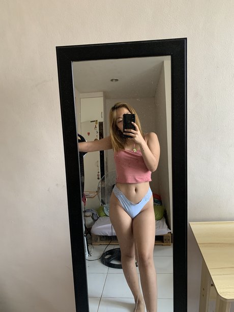 Noreen Pilotin model sexy pic