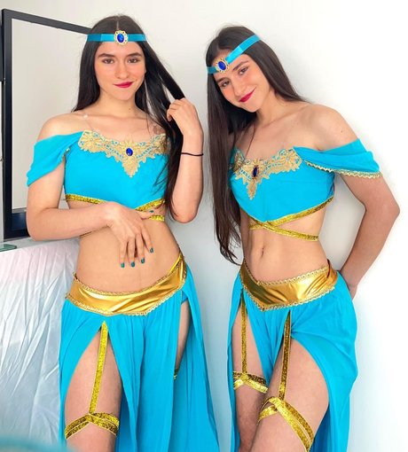 Ara y Fer model porn pics