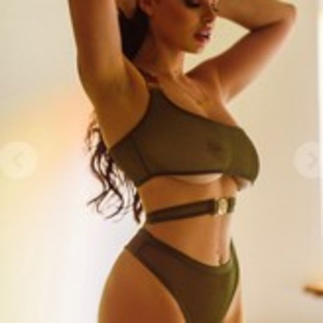 Lily Van Dyke sexy pornstar galleries