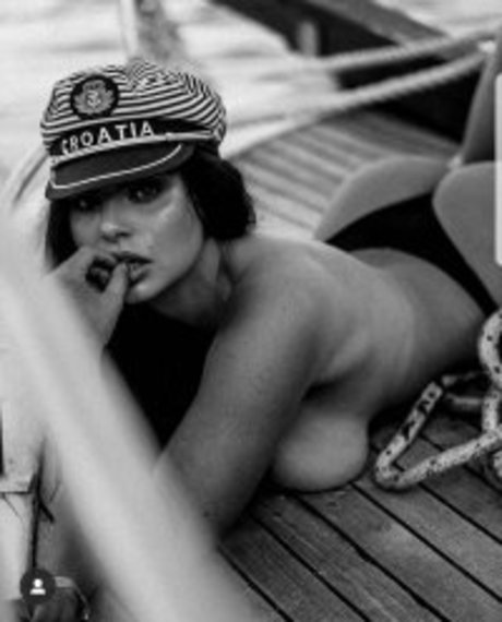 Lily Van Dyke pretty star image