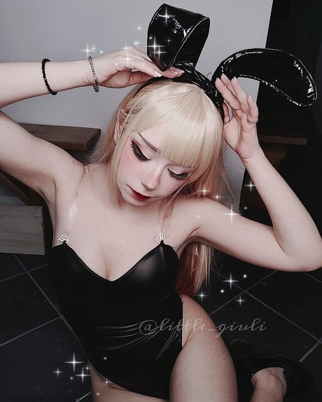 Little Giuli sexy star image