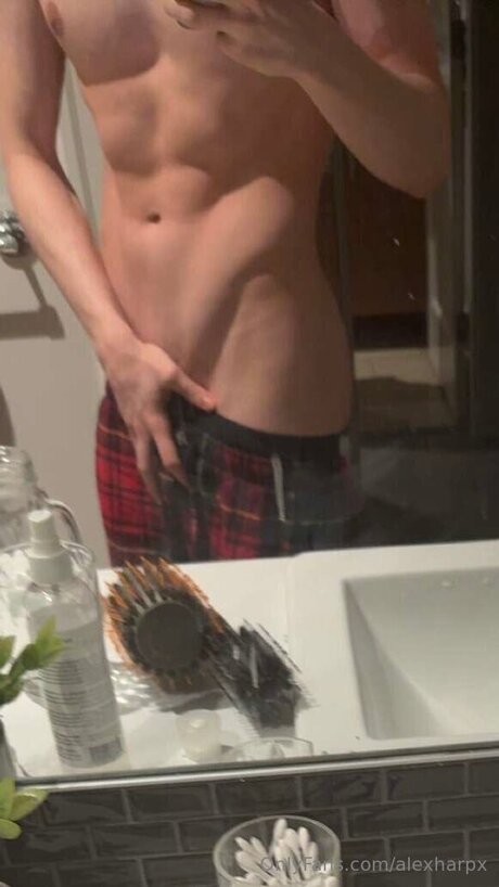 Alexharpx star naked pics