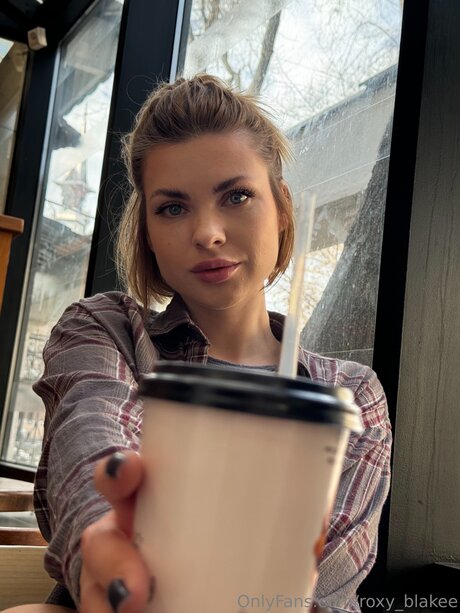 Roxy Blakee naked model photo