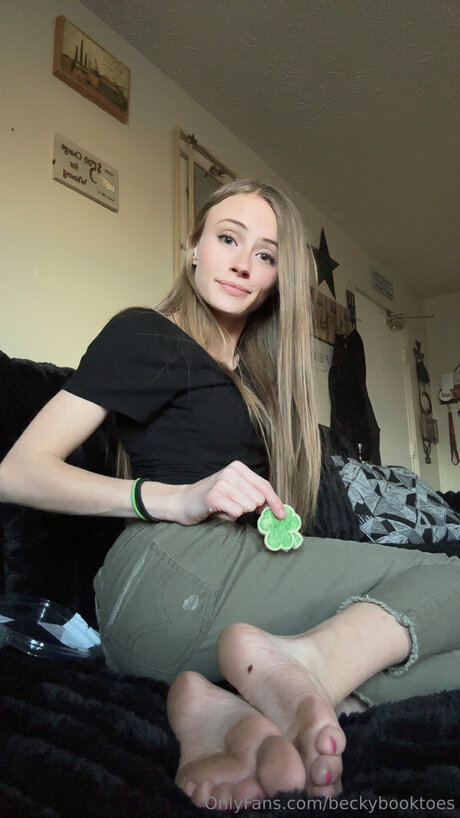 Beckybooktoes model perfect img
