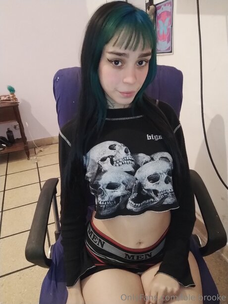 Lole Brooke model porn pics