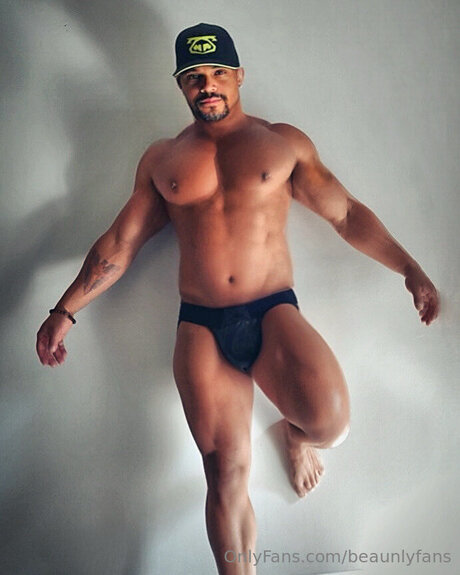 Beaunlyfans sex model pic