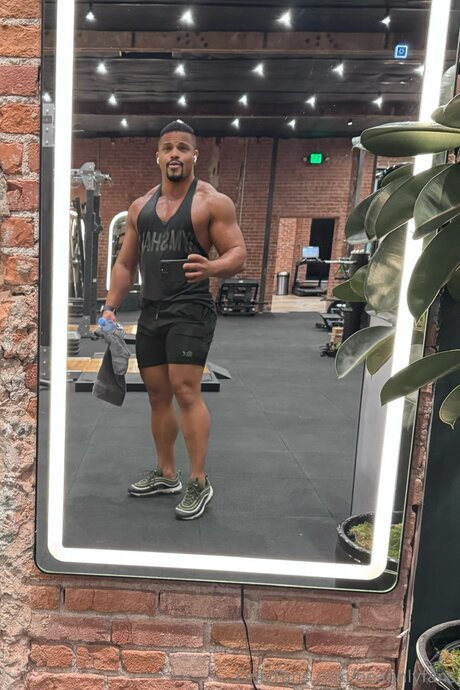 Beaunlyfans model pornographic pictures