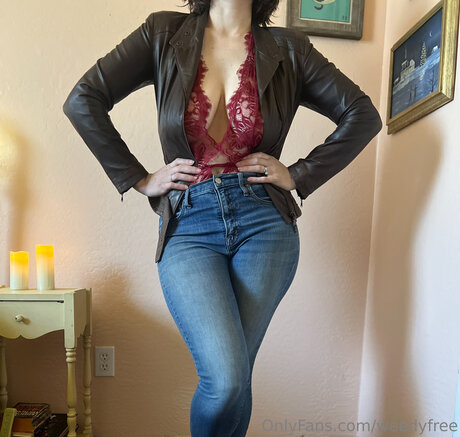 Weedyfree model hd pictures