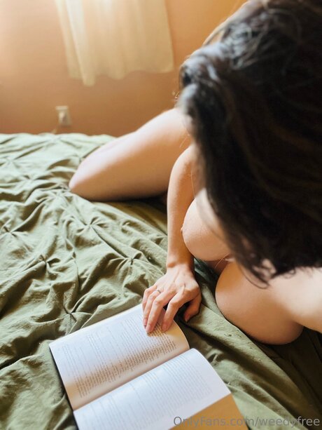 Weedyfree model top galleries