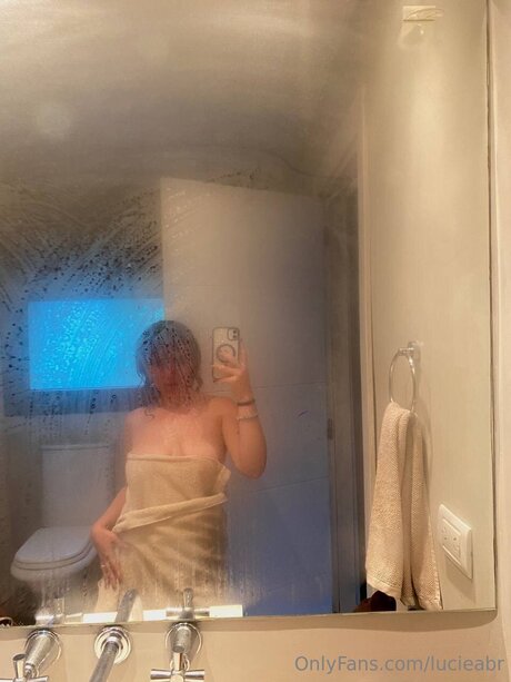 Lucieabr star naked gallery