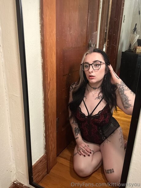 Kittiownsyou pornstar erotic pics
