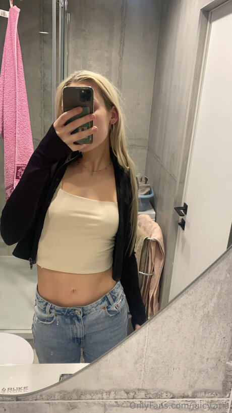 Juicy Aria star nudes pics