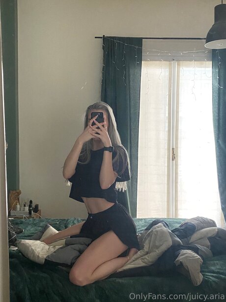 Juicy Aria pornstar sex image