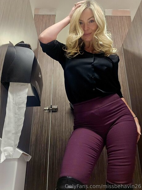 Missbehavin26 hot pornstar image