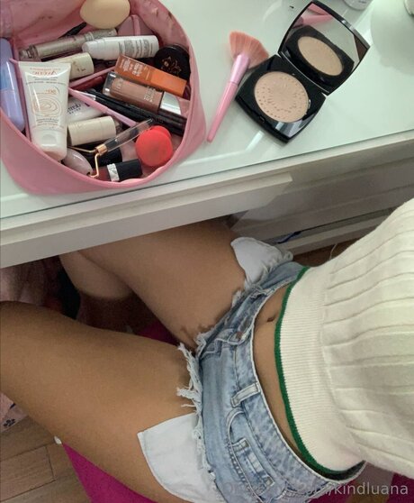 Kindluana model photo