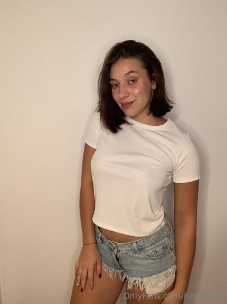 Kindluana art model picture