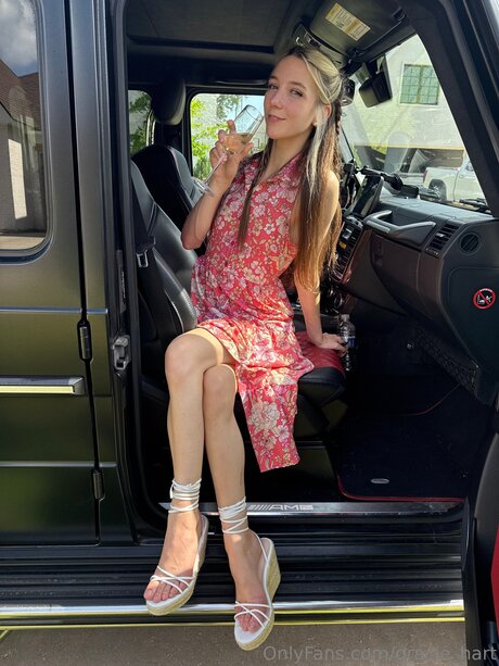 Gracie Hart art actress images