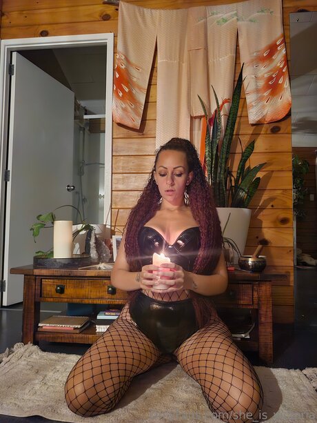 She Is Victoria pornographic actress pic