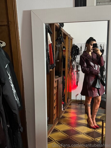 Mantubelafree model nude pic