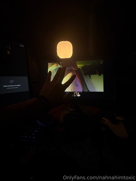 Nahnahimtoxic pornstar nudes image