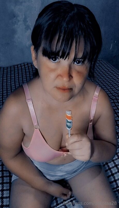 Dakotaa28 star adult img