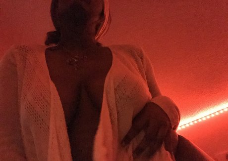 curvy shemale onlyfans art naked picture