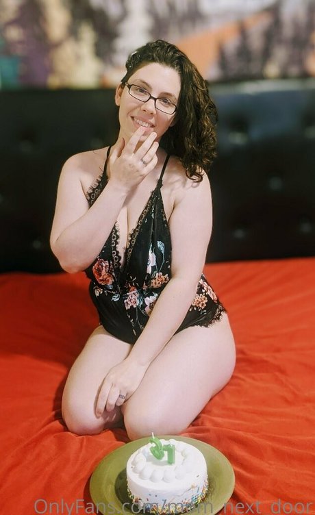 mom next door star img