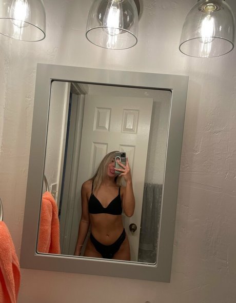 pink hair onlyfans naked image