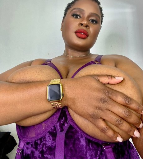 thelingerielounge naked star photo